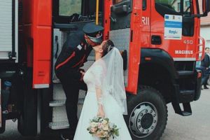 Imagini inedite. Mirele, in uniforma de erou, in ziua nuntii (galerie foto)