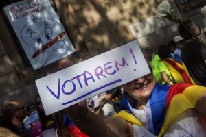 Catalanii sfidează guvernul central şi pregătesc referendumul