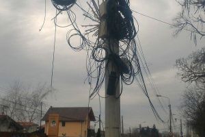 Politica lui Robu in problema cablurilor aeriene din Timisoara: Foarfeca sau ghilotina