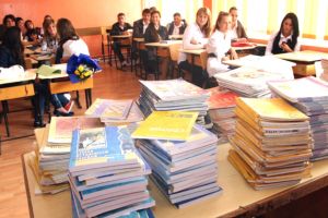 UN FENOMEN PE CALE DE DISPARIŢIE- MAFIA EDITURILOR DE MANUALE- „GATA! VĂ AJUNGE!…”