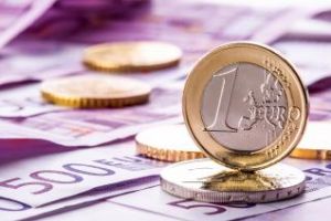 EURO va ajunge rapid la 4,7 lei. Afirmaţia aparţine unui economist de top din România