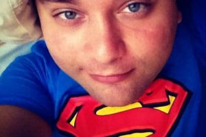 Toată lumea îi este alături! Participă la tombolă şi ajută-l şi tu pe Andrei, un tânăr arădean diagnosticat cu o boală gravă