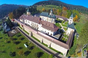 Întrunire la Putna a stareţilor şi stareţelor din Mitropolia Moldovei şi Bucovinei