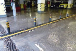 Ploaia de duminică dimineaţă a provocat inundaţii în bazar şi într-o parcare subterană ...