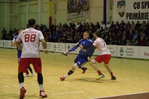 Universitatea se înclină la Timişoara, după un meci în care a pierdut trei jucători ...