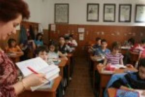 55.000 de profesori vor fi formati pentru a preda in conformitate cu noile planuri-cadru