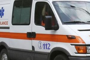 Accident rutier, la Petreşti. O tânără de 17 ani, transportată la spital după o coliziune între două autoturisme