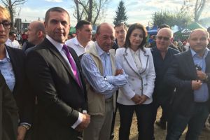 Presedintele Pmp, Traian Basescu, a participat la Festivalul Toamnei de la Filipesti de Targ