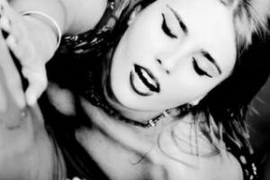 Fiica ministrului Petre Daea le-a cerut colegilor o ”sponsorizare” de 10 lei pentru a merge în Vama Veche