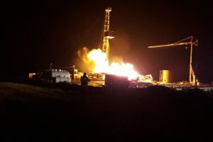FOTOGALERIE. Incendiu la o sondă de gaz din Moftin