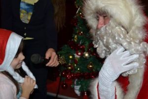 Moş Crăciun a sosit la ASCOTID Mureş. Despre Mercedesul sau căruţa cu care se avansează în sănătate