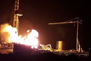 VIDEO – Sondă în flăcări. Zeci de pompieri intervin pentru stingerea incendiului