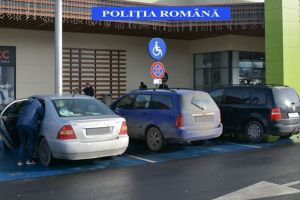 Razie în parcările centrelor comerciale. Amenzi de aproape 5.000 de lei în doar două ore