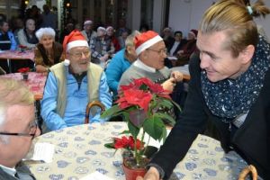FOTO: „B-Unicii” de la Căminul pentru Persoane Vârstnice din Târgu-Mureş, vizitaţi cu cadouri de Cristian Gog