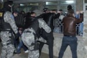 Mascatii au dat iama in barurile si discotecile din municipiu si judet / Sute de persoane au fost legitimate