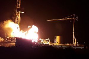Incendiu devastator la o sondă de gaz din Satu Mare. Au fost mobilizaţi inclusiv pompieri din Bihor (VIDEO)