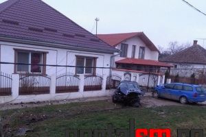 FOTO. Accident în judeţul Satu Mare. Un şofer s-a izbit de o maşină parcată