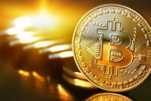 Cum îşi pot ROMÂNII cumpăra CASE cu BITCOIN