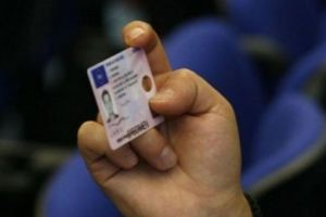 Prins la volanul unei maşini deşi nu avea carnet