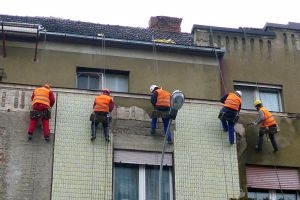 FOTO&VIDEO. Intervenţii de amploare la clădirile din centrul Sătmarului