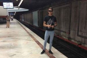 Gluma bolnava a unui tanar, la metrou: 
