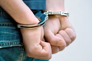 Barbati retinuti dupa ce au comis mai multe furturi cu un prejudiciu total de 500.000 de euro