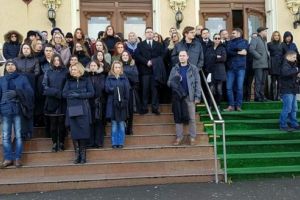 Poziţie oficială! Judecătorii hunedoreni susţin protestele magistraţilor faţă de modificările Legilor Justiţiei şi a Codurilor Penale