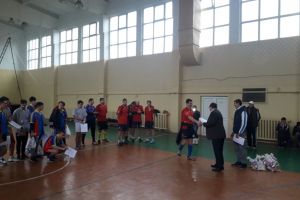 Deţinuţi versus supraveghetori
