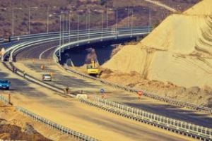 Ministerul Transporturilor modifică legea pentru a inaugura autostrăzi neterminate. La Cluj declarau altceva   