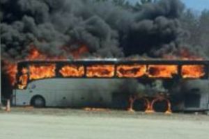 Un AUTOCAR care transporta 50 de persoane a LUAT FOC. În ce STARE se află PASAGERII