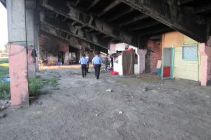 Poliţia Locală, descinderi la oamenii străzii care ocupă ilegal zona stadionului Unio