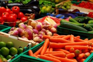 Ministerul Economiei pregăteşte o companie care să intermedieze exporturile. Casa de Comerţ, va ajuta agricultorii şi firmele mici să-şi găsească clienţi externi