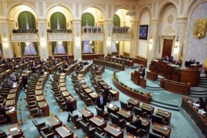 Senatorii ii scapa de interdictii pe alesii aflati in conflict de interese. Legea merge la promulgare