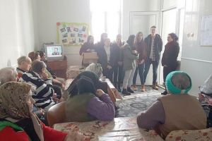 Tinerii voluntari, în sprijinul vârstnicilor din Azilul Tutova