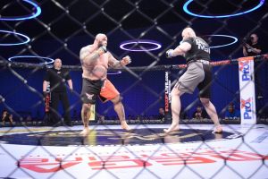 N-a avut ce bate: Sandu Lungu şi-a învins adversarul într-un minut în gala MMA All Stars