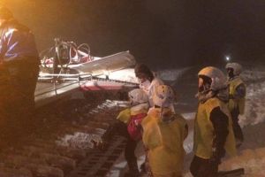 Opt copii şi doi adulţi recuperaţi de salvamontişti după ce rămăseseră blocaţi în Masivul Postăvarul (Foto)