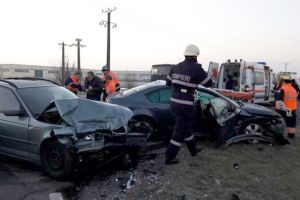 Patru persoane la spital si trei masini avariate, dupa ce un sofer nu a acordat prioritate