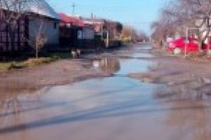 FOTO: “In Chercea nu sunt luminite sau brazi frumosi. Este noroi si tristete pe chipul oamenilor”