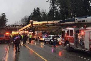 Tren deraiat în SUA- zeci de răniţi şi morţi
