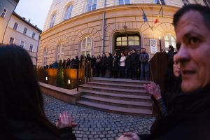 Magistratii protesteaza in fata Palatului Dicasterial din Timisoara, in aplauzele timisorenilor