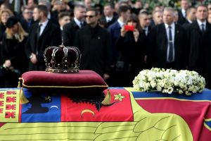 Înmormântarea regelui Mihai-        FASTUOS DE… FALSĂ!