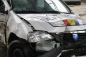 Fost şef de post, trimis în judecată! A distrus chiar maşina Poliţiei! [FOTO]