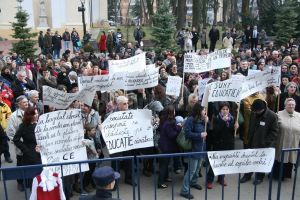 Sindicate: Instituţiile statului încalcă legea prin care Educaţia trebuie să primească 6% ...