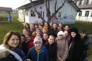 Moş Crăciun a sosit la copiii instituţionalizaţi de la Şcheia şi Mihoveni