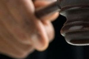 Asta e JUSTIŢIE? A fost JEFUIT la el în CASĂ şi TOT el TREBUIE să facă PATRU ANI de PUŞCĂTIE
