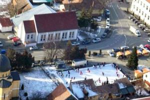 FOTO S-a deschis patinoarul din centrul Șelimbărului. Intrarea este gratuită