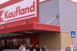 Kaufland Romania anunta cresterea salariului minim brut / Cat vor ajunge sa castige angajatii companiei