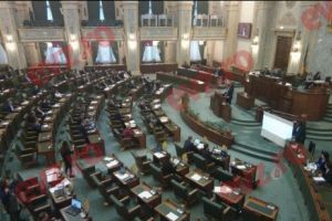 Senat: USR face din nou CIRC, la dezbaterea legilor justiţiei. Tăriceanu, FLANCAT de USR-erişti - VIDEO | Exclusiv 