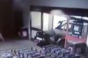 VIDEO: Jaf ca-n filme intr-un Kaufland din Romania / Cu cati bani au plecat hotii
