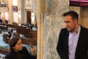Cosette Chichirău, circ în balconul presei, cu staff-ul tehnic de la Senat